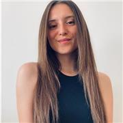 Hola, soy de República Checa y soy graduada en inglés y español con especialización en enseñanza de idiomas.